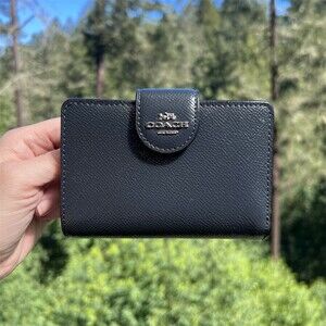 COACH Shiny black/navy (midnight) Corner Zip Medium Crossgrain Leather Wallet